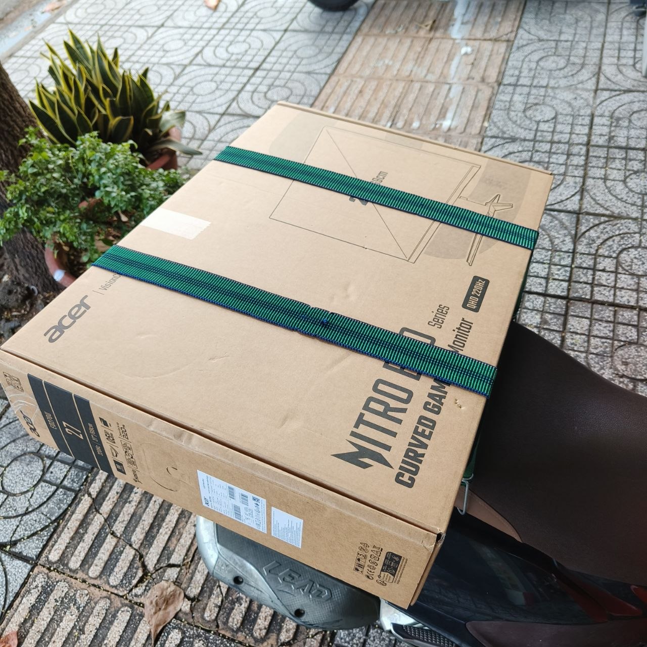 Màn Hình Acer Nitro 27 Inch 2K 220Hz Cong: Gaming Mượt, Xem Phim Đã